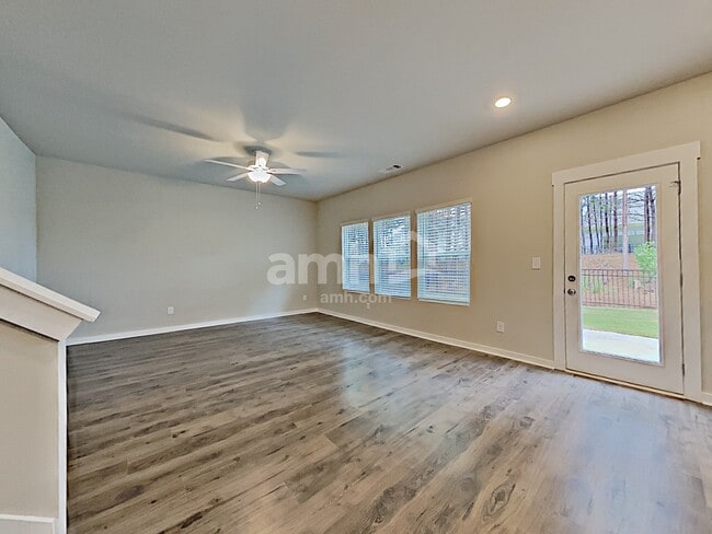 Building Photo - 518 Camp dr