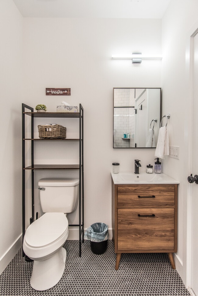 Building Photo - 2435 Master St