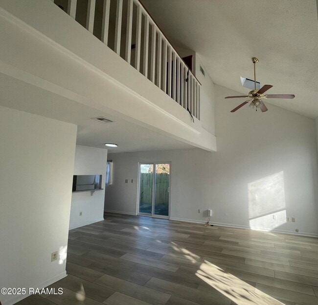 Building Photo - 104 Mindes Dr