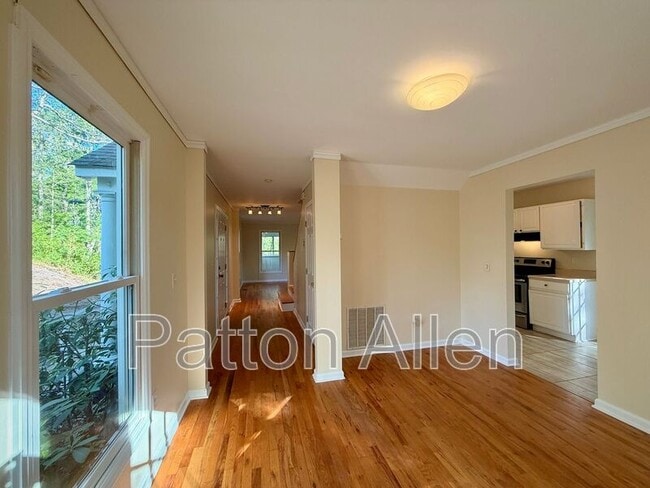Building Photo - 92 Westover Dr