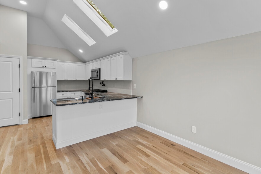 Building Photo - 376 Arnolds Neck Dr