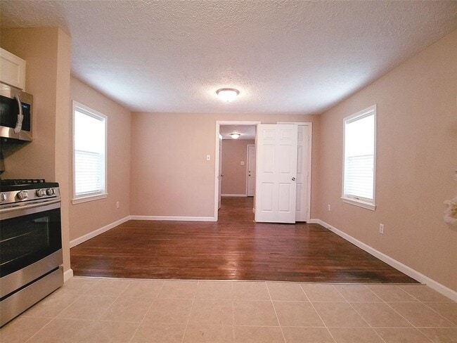Building Photo - 2104 N Galveston Ave