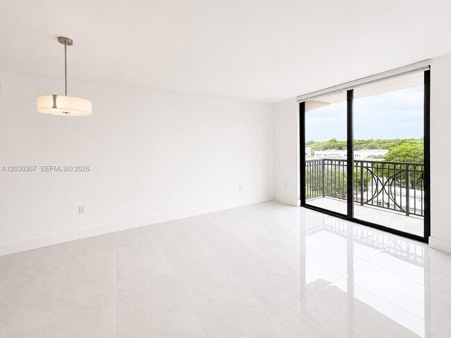 Building Photo - 301 Altara Ave