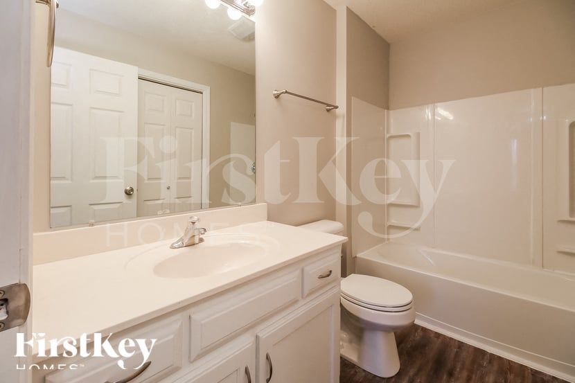 Building Photo - 713 Canter St