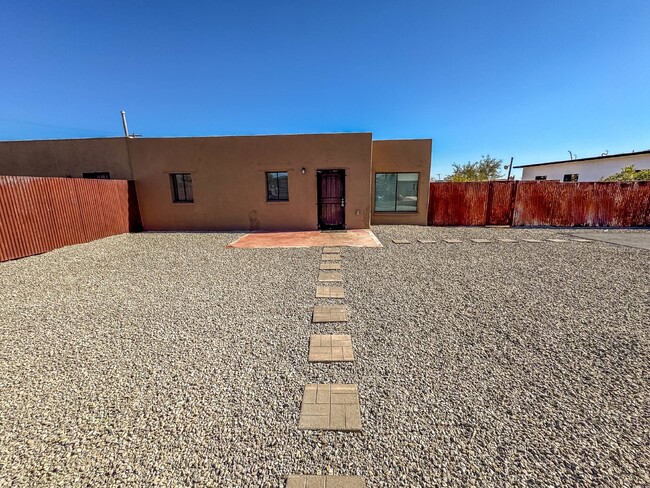 Building Photo - "Charming 2-Bed Oasis in Tucson's Heart – ...