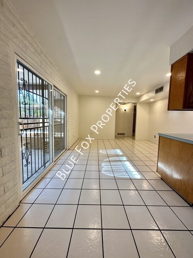 Building Photo - 8825 E Old Spanish Trail