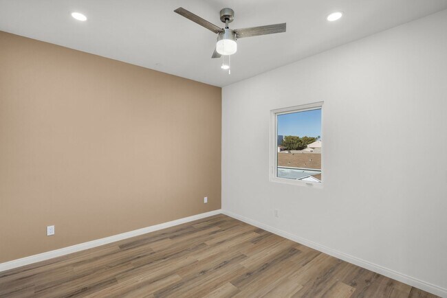 Building Photo - 4709-11 Soria Dr