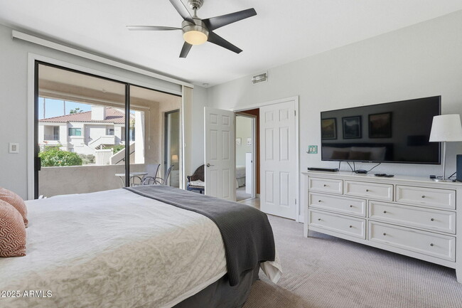 Building Photo - 9708 E Vía Linda