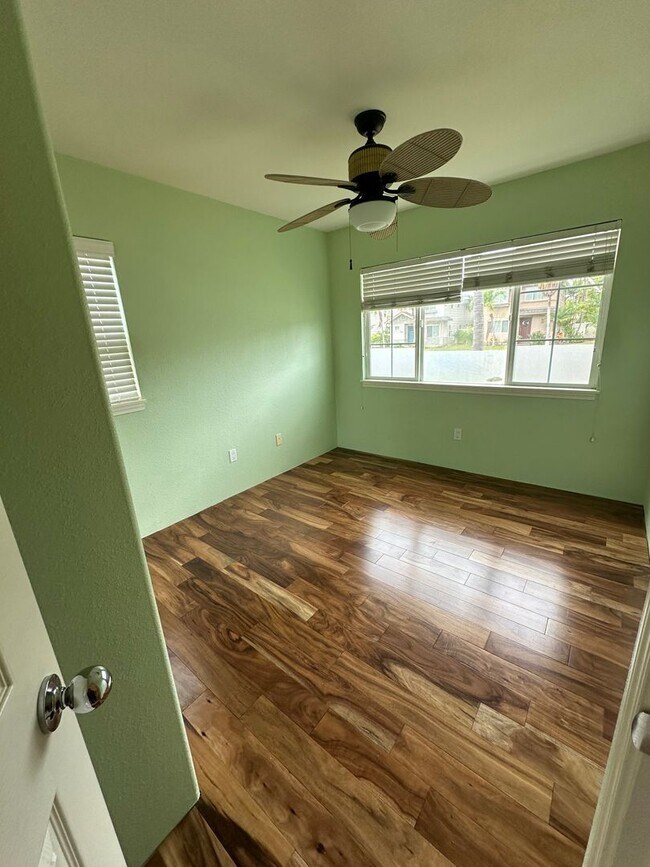 Building Photo - Available Now!  Beautiful 4 BD / 3 BA House in Ocean Pointe!