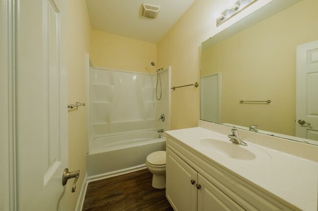 Building Photo - 8 Hydrangea Ct