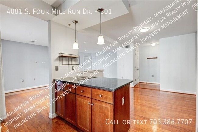 Building Photo - 4081 S Four Mile Run Dr