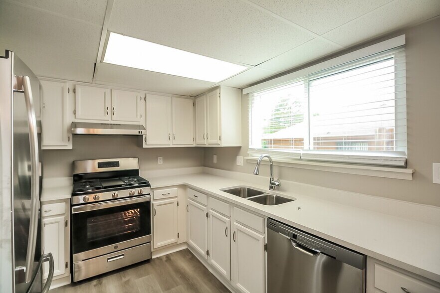 Building Photo - 528 Blue Cedar Ct