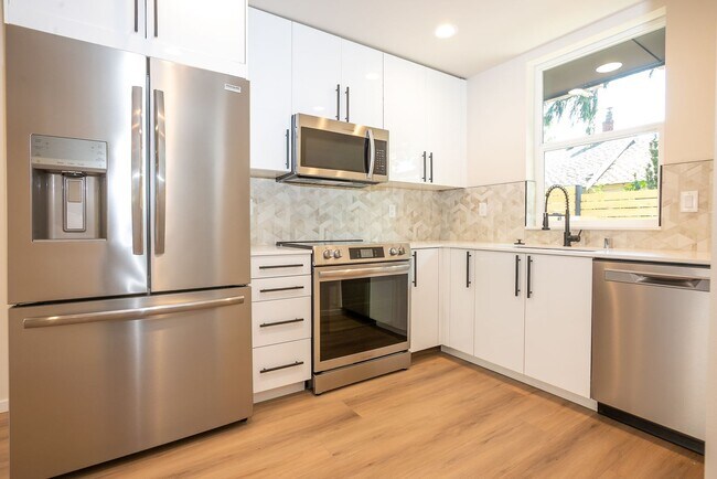 Building Photo - NEW CONSTRUCTION- MOVE- IN READY