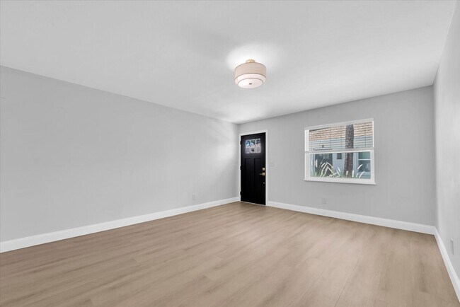 Building Photo - 3009 W Binnicker Ave