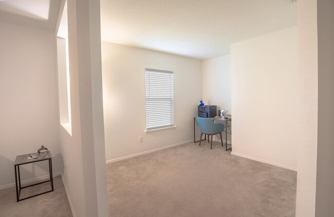 Building Photo - 2527 Eisner Dr