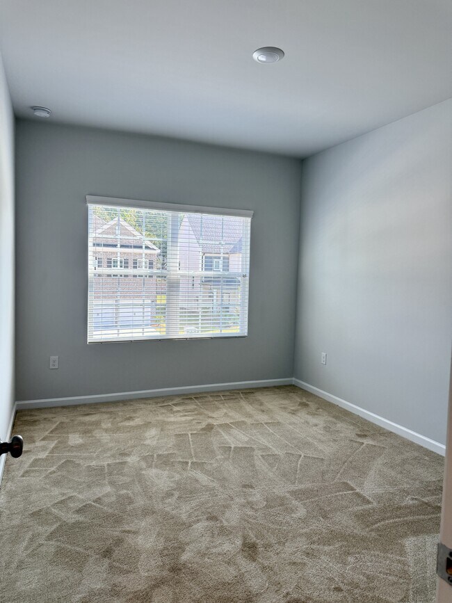 Building Photo - 2090 Ecoland Dr