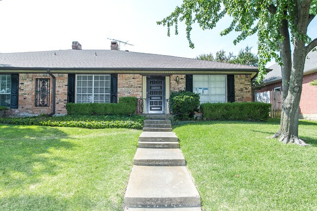 Building Photo - 10660 Pagewood Dr