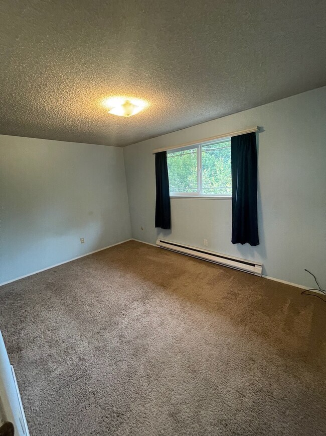 Building Photo - 1017 N Viewmont Dr