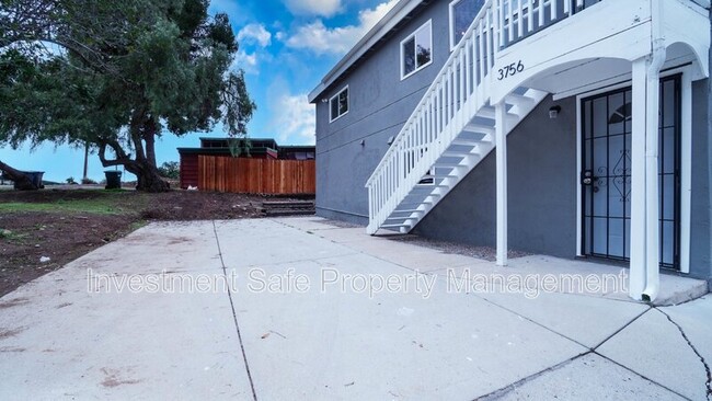 Building Photo - 3754 Riviera Dr