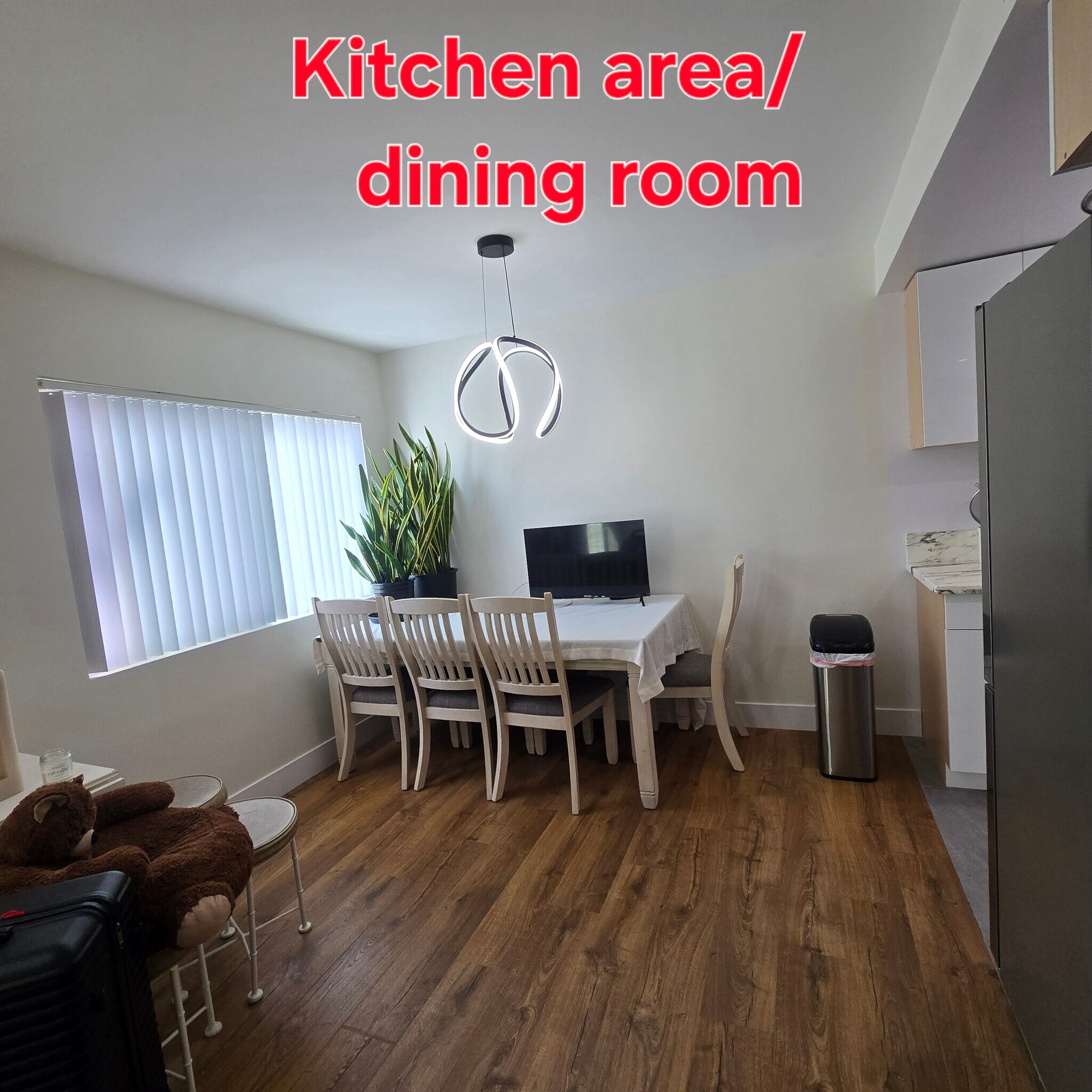 Dining area - 916 S Sherbourne Dr