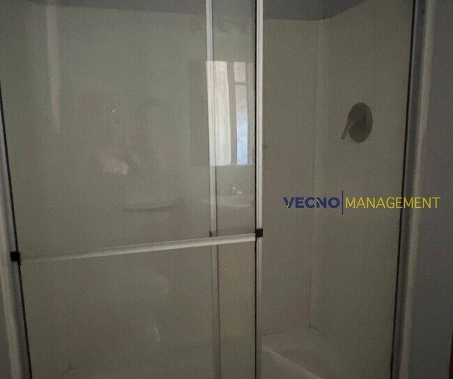 Building Photo - 1819 Country Rd