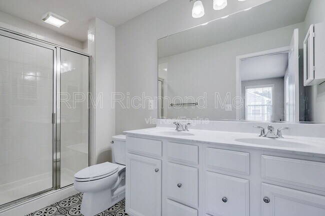 Building Photo - 1413 Kerr Dr
