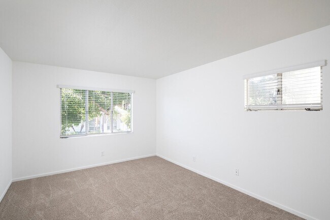 Building Photo - La Jolla / Village Area - Upstairs One Bedroom in the Village!