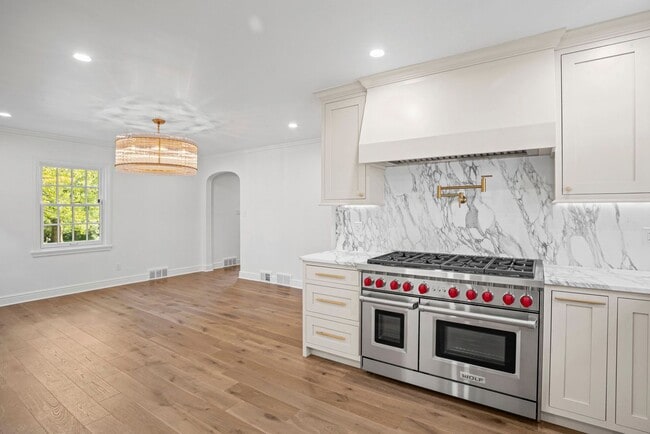 Building Photo - Elegant Fox Chapel 4-Bedroom, 3.5-Bath Home