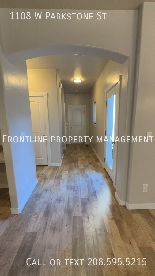 Building Photo - 1108 W Parkstone St