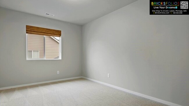 Building Photo - 5 BEDROOMS | A/C | 3-CAR GARAGE | FENCED BACKYARD | 2,780 SQ. FT. | CONVENIENT TO JBLM
