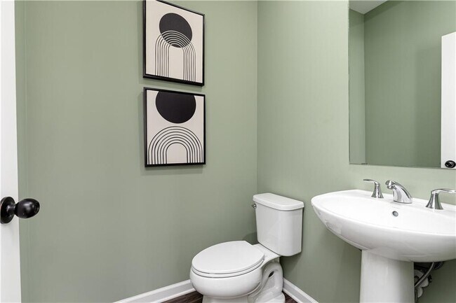 Building Photo - 2684 Brookview Dr NW