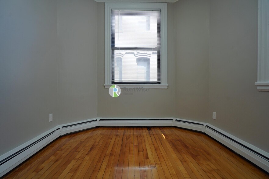 Building Photo - 72 Gardner St