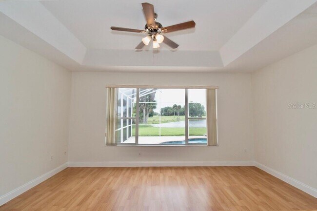 Building Photo - 1707 Golfview Dr