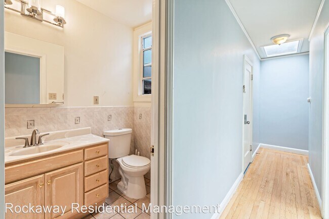 Building Photo - 3 br, 1 bath House - 1559 Funston Ave.