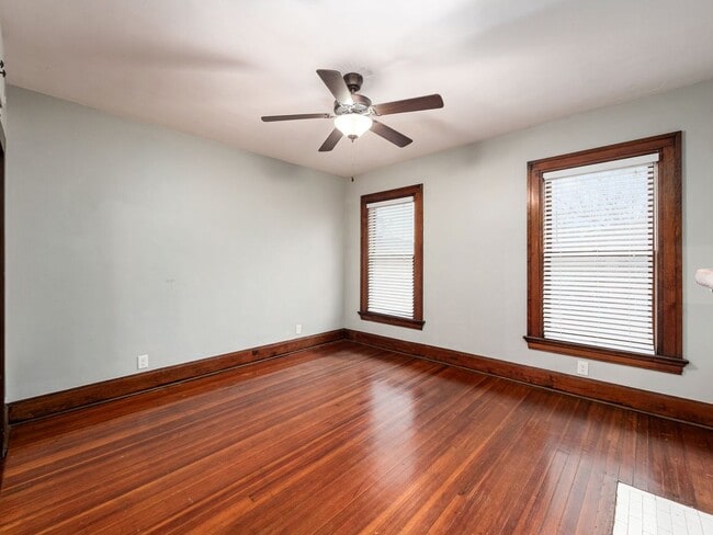 Building Photo - Central German Village Location!