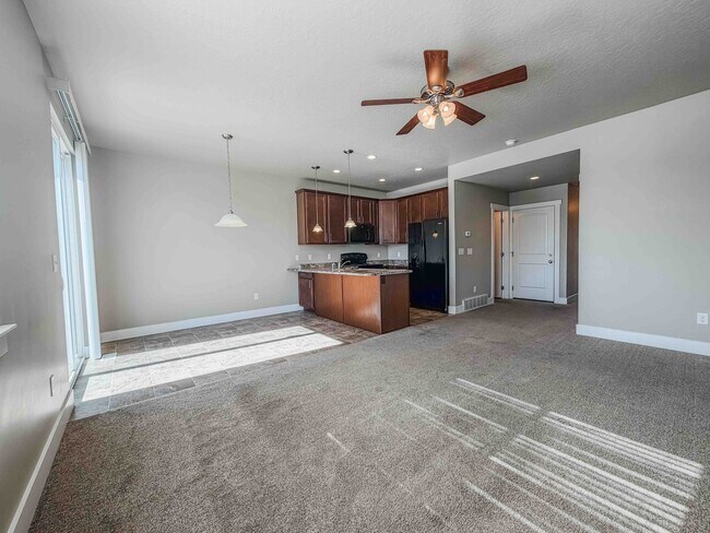 Building Photo - 3731 N Prairie Grass Dr