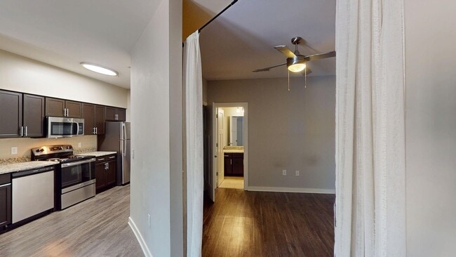 Building Photo - Cozy Studio Apartment in Vibrant Wedgewood...