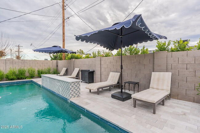 Building Photo - 8725 E Palo Verde Dr
