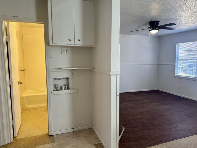 Building Photo - 1119 46th St