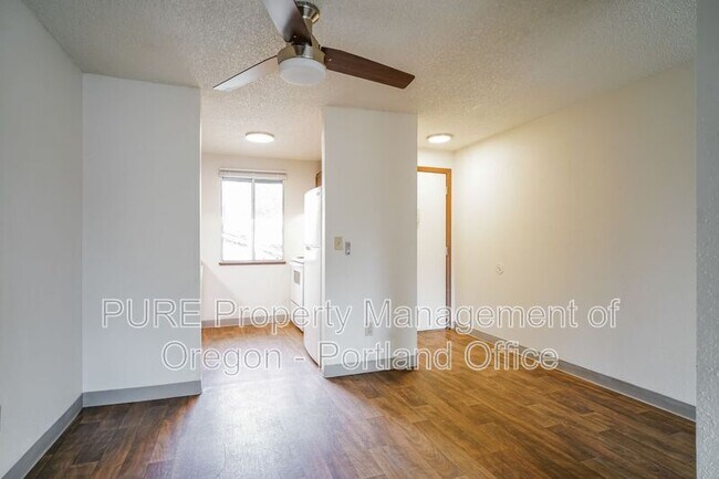 Building Photo - 14134 NE Sandy Blvd