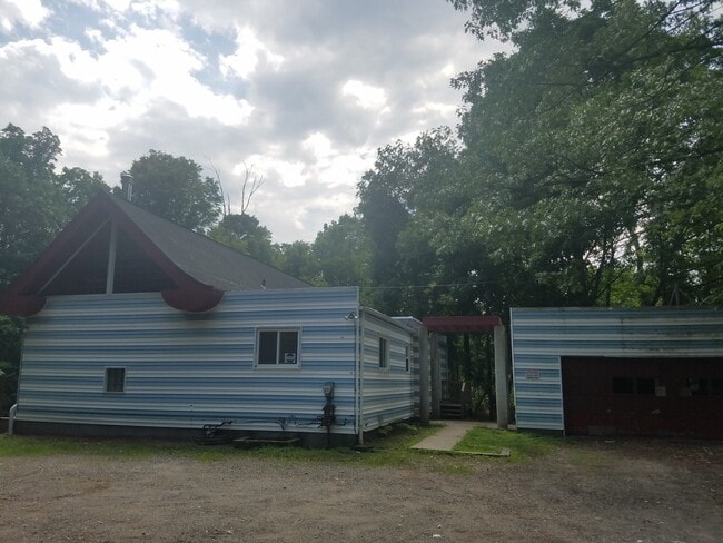 Building Photo - Single Family Home within walking distance to Quinnipiac