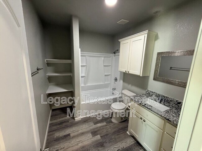 Building Photo - 101-2 Hill Ln