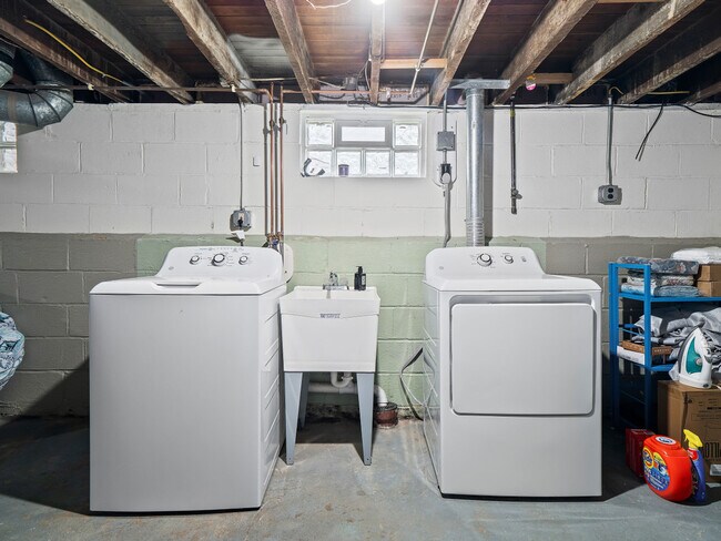 Building Photo - 679 Washington St