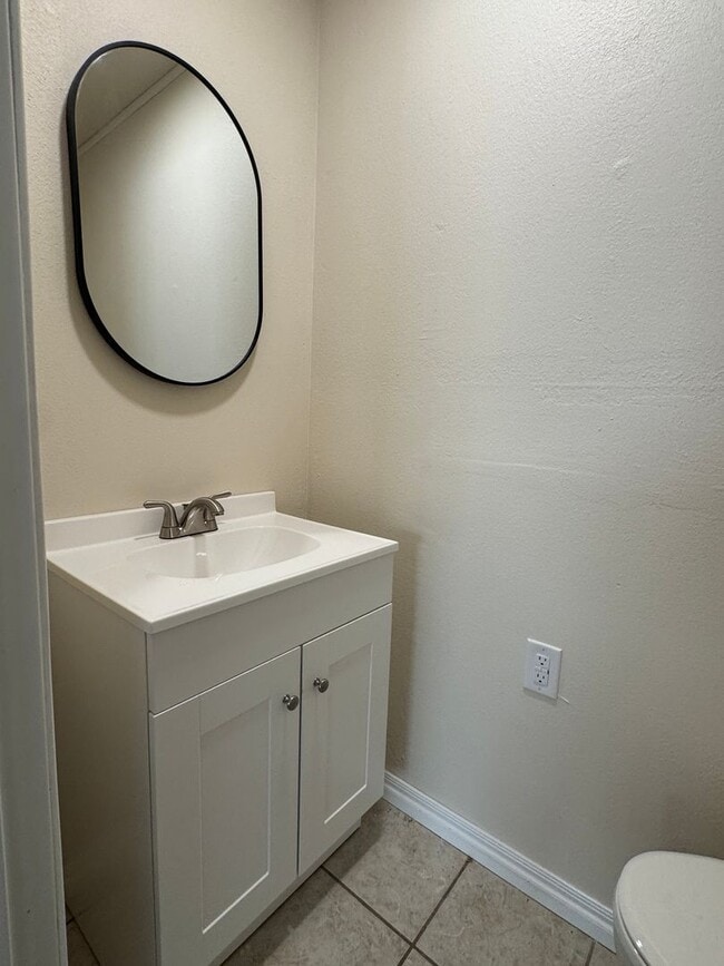 Building Photo - 3109 NW Liberty- AVAILABLE NOW!