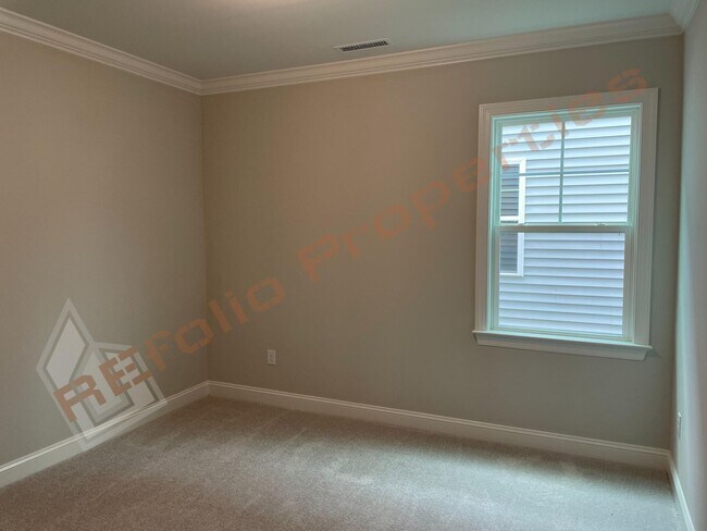 Building Photo - Spacious 4 Bedroom, 3 Bathroom Home w/ 2-C...