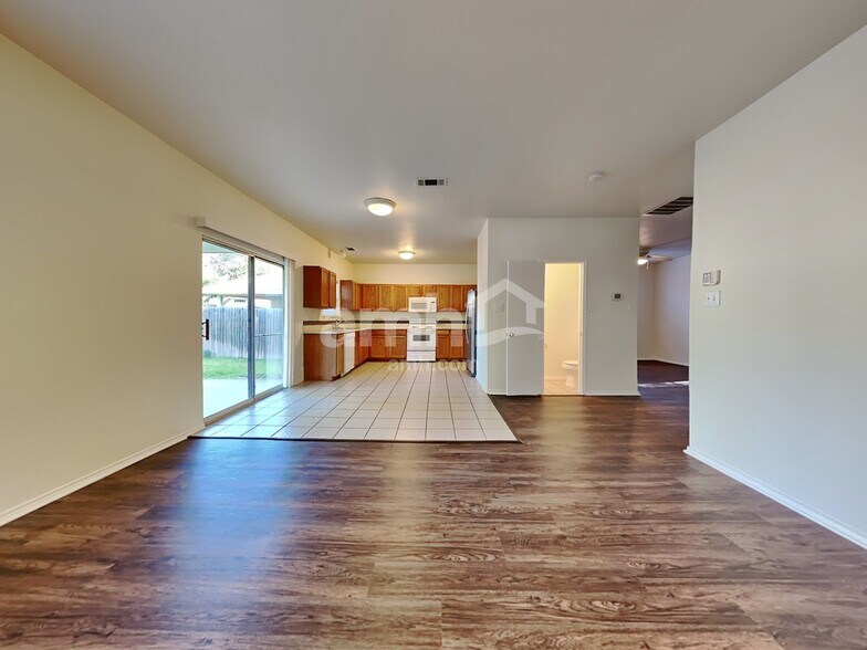 Building Photo - 13209 Ridgepointe Rd