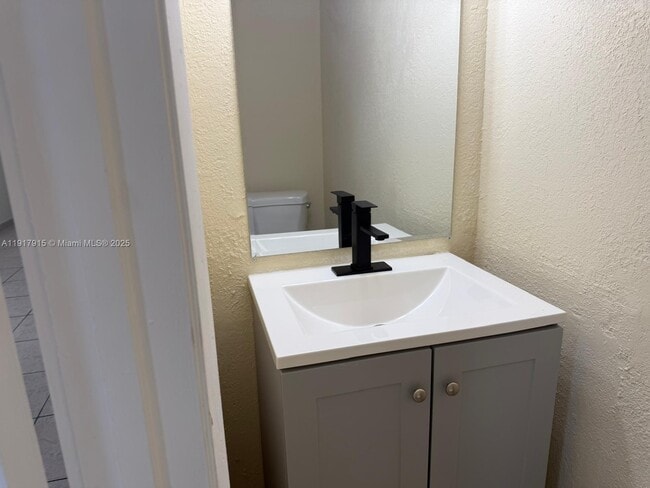 Building Photo - 2310 W 60th St