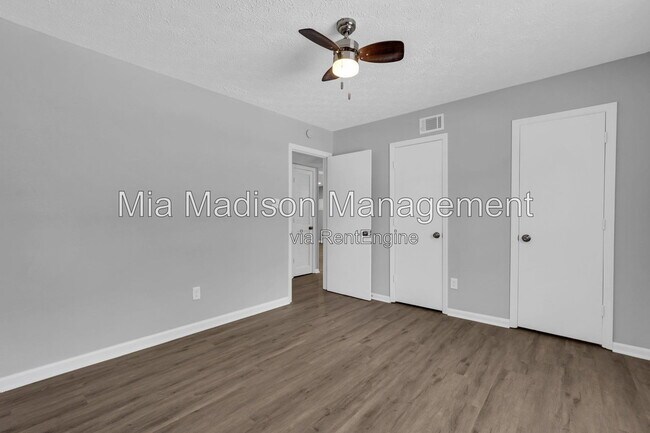 Building Photo - 111 E Mell St