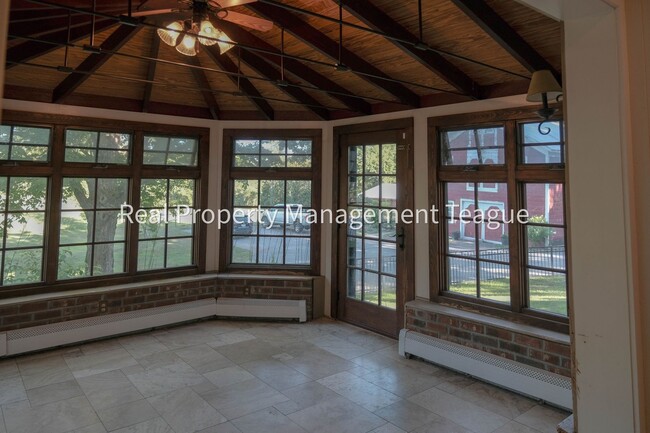 Building Photo - Dream home in Altamont