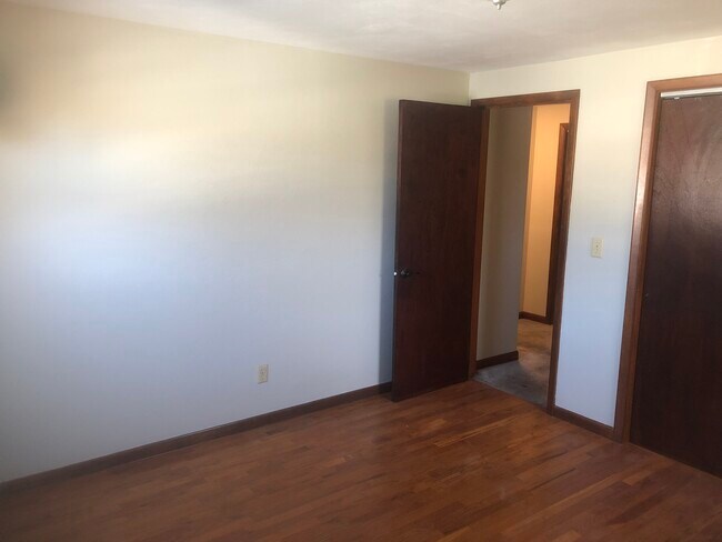 Building Photo - 213 Frey Ave